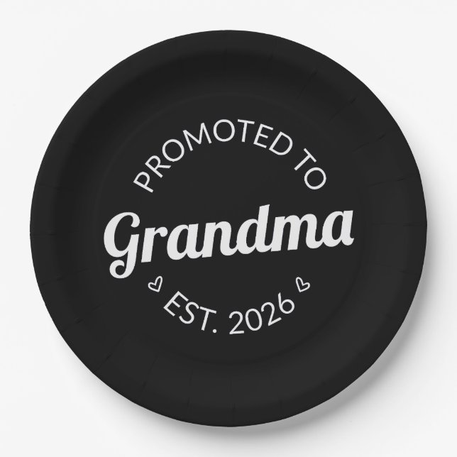 Nach Oma Est befördert. 2026 Pappteller (Vorderseite)