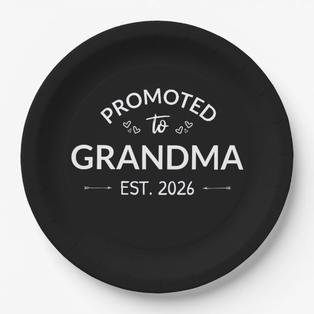 Nach Oma Est befördert. 2026 Pappteller (Vorderseite)