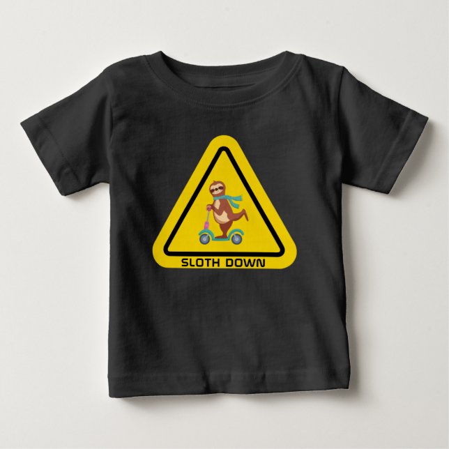 Nach unten | Funny Sloth Riding Scooter Template Baby T-shirt (Vorderseite)