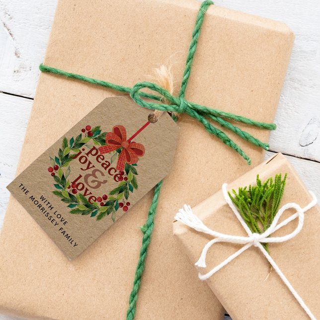 Nachname für Wasserfarbenbeeren und Holzwurzeln Geschenkanhänger (Watercolor Berries and Hollies Wreath Last Name Gift Tags)