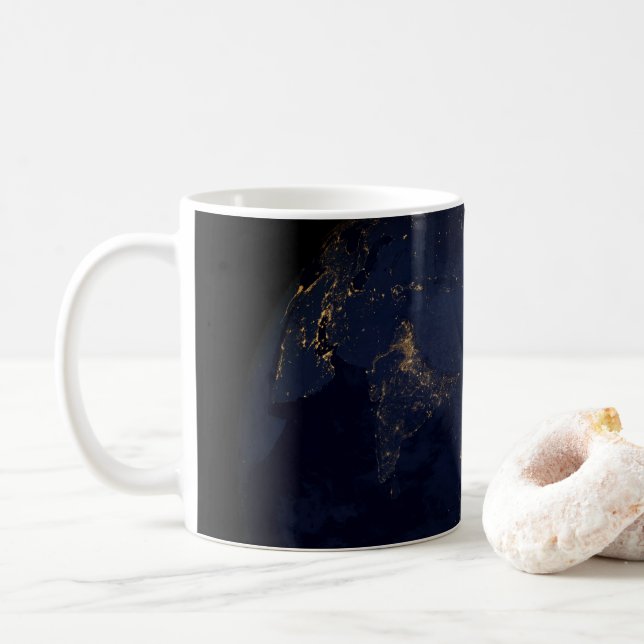 Nacht beleuchtet die Erdstadt in Asien und Austral Kaffeetasse (Mit Donut)