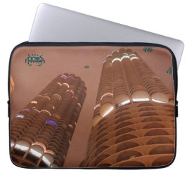 Nacht der Marina City Invasoren Laptopschutzhülle