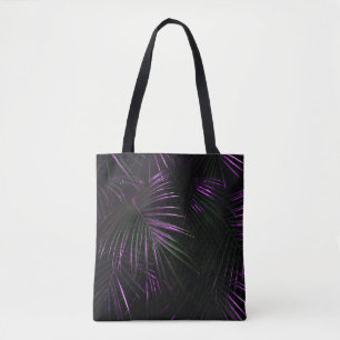Nacht im tropischen Regenwald. Palm Blätter Dschu Tasche