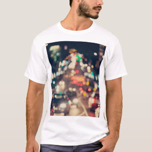 Nacht Stadt: Retro verschwommenes Licht. T-Shirt