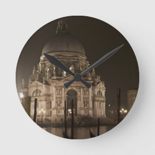 Nachtansicht über das Wasser von San Giorgio Maggi Runde Wanduhr
