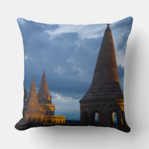 Nachtansicht von Fisherman's Bastion, Castle Hil Kissen
