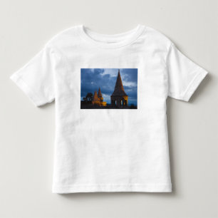 Nachtansicht von Fisherman's Bastion, Castle Hil Kleinkind T-shirt