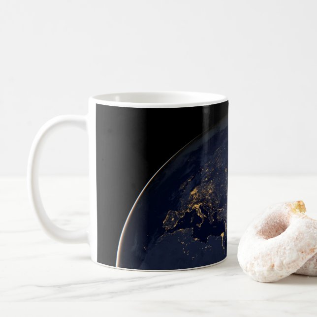 Nachtbeleuchtung in Europa, Afrika und im Nahen Os Kaffeetasse (Mit Donut)