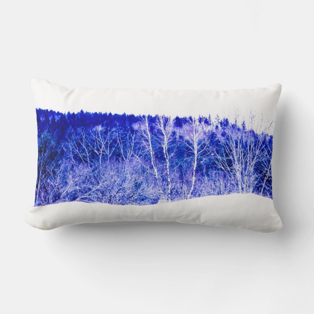 nächtblauer, schneebedeckter Wald Lendenkissen (Vorderseite)