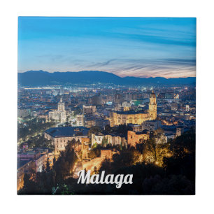 Nachtblick auf die Kathedrale von Malaga, Spanien Fliese