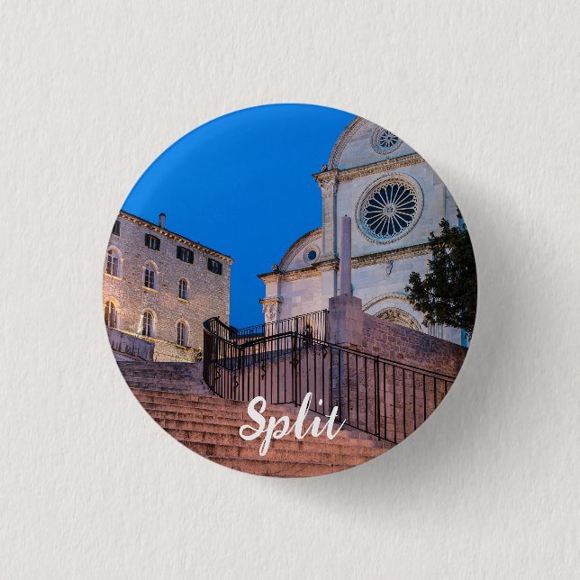 Nachtblick auf Treppe und Kirche in Split, Kroatie Button (Vorderseite)