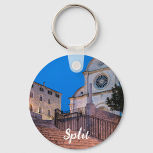 Nachtblick auf Treppe und Kirche in Split, Kroatie Schlüsselanhänger