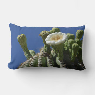 Nachtblühendes Wunder: Saguaro-Blüten-Wurfkissen Lendenkissen