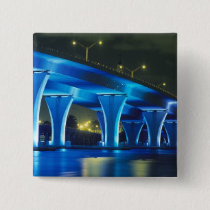 Nachtbrücke im Hafen von Miami, Florida Button