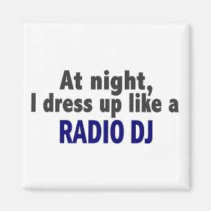 Nachts kleide ich oben wie ein Radio DJ an Magnet