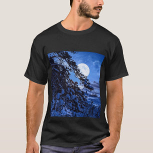 Nachts über schneebedeckten Tannenbaum und Meeresk T-Shirt
