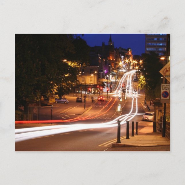 Nachtverkehr im Stadtzentrum von Harrogate Postkarte (Vorderseite)