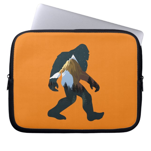 Nachtwald Bigfoot Laptopschutzhülle (Vorderseite)