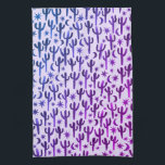 Nachtwüste Saguaro Cacti Muster Wasserfarbe Geschirrtuch<br><div class="desc">Dekorieren Sie Ihre Küche mit diesem lila und blauen Kakteen-Handtuch. Macht ein großartiges Hauswärme- oder Hochzeitsgeschenk! Sie können ihn anpassen und auch Text hinzufügen. Karo in meinem Shop für viel mehr Farben und Muster!</div>
