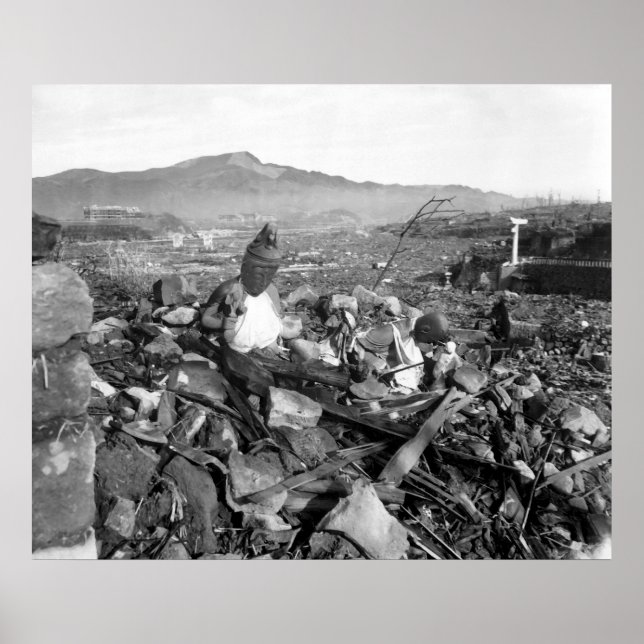 Nagasaki Japan nach der Atombombe Poster (Vorne)