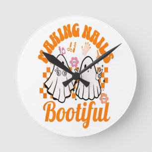 Nägel für ein schönes Halloween stylen Runde Wanduhr