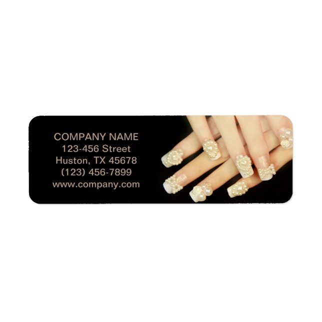 Nagel-Salon mit gürtelig-eleganter Maniküre (Vorne)