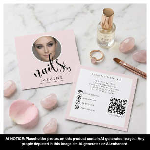 Nägel-Spezialistin 3 Foto QR Socials Blush Pink Quadratische Visitenkarte