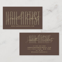 Nagelkünstler moderne Typografieschrift braun