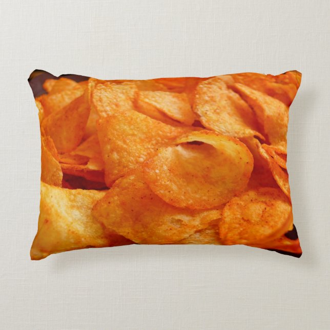 Nah aus saftig, knusprig, Pommes frites auf schwar Dekokissen (Vorderseite)