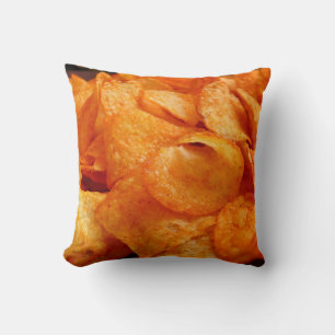 Nah aus saftig, knusprig, Pommes frites auf schwar Kissen