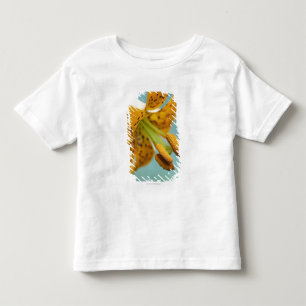 Nah oben von einer gelben Lilie Kleinkind T-shirt