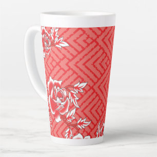 Nah-up aus gemustertem rotem und schwarzem Stoff,  Milchtasse