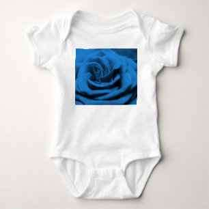 Nah-up blaue rote Rose, Makro-Schönheit. Baby Strampler