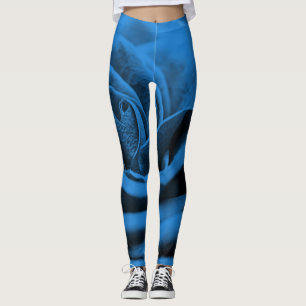 Nah-up blaue rote Rose, Makro-Schönheit. Leggings