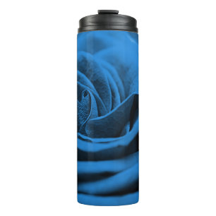 Nah-up blaue rote Rose, Makro-Schönheit. Thermosbecher