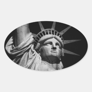 Nah-up-Schwarz-weiße Freiheitsstatue New York Ovaler Aufkleber