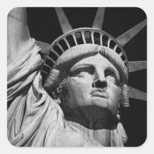 Nah-up-Schwarz-weiße Freiheitsstatue New York Quadratischer Aufkleber