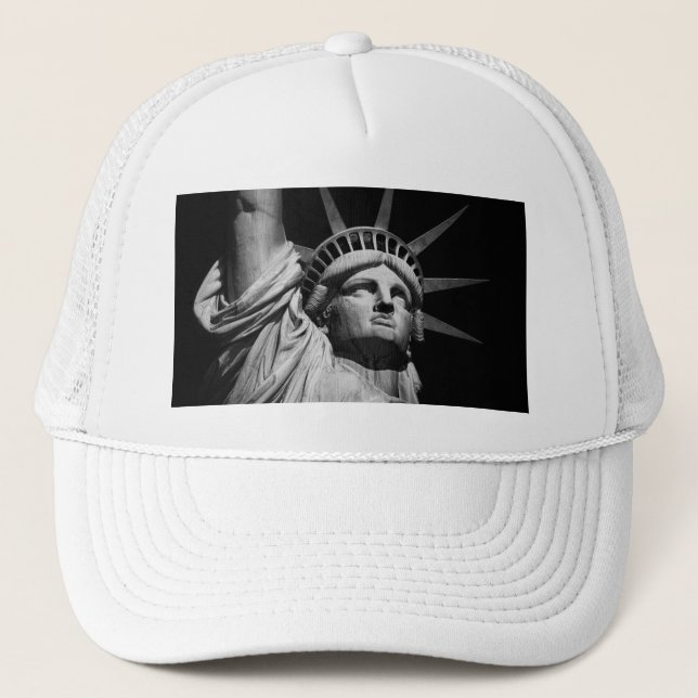 Nah-up-Schwarz-weiße Freiheitsstatue New York Truckerkappe (Vorderseite)