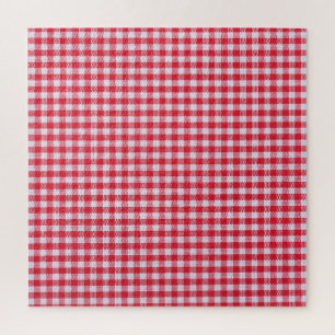 Nah-Up-Tablett mit roter Schachtel.