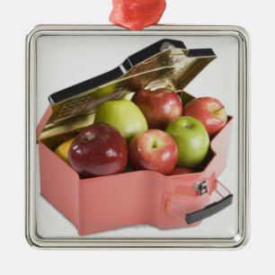 Nahaufnahme der Äpfel in einem Kasten Silbernes Ornament