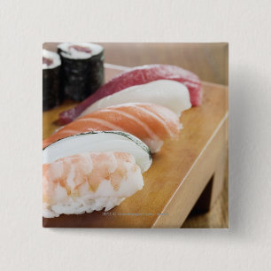 Nahaufnahme der Sushi auf einer Tabelle Button