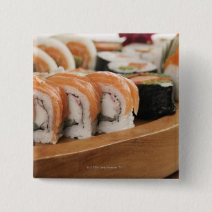 Nahaufnahme der Sushi in einer Servierplatte Button