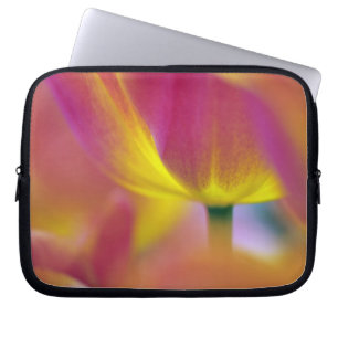 Nahaufnahme der Unterseite einer Tulpenblüte, Kuek Laptopschutzhülle