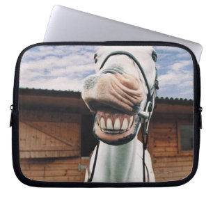 Nahaufnahme des Pferds mit dem Mund offen Laptopschutzhülle