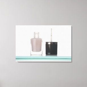 Nahaufnahme einer Flasche Nagellacks Leinwanddruck
