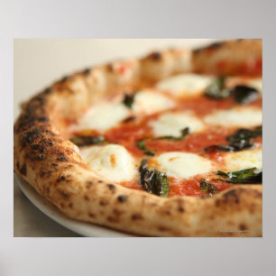 Nahaufnahme einer ganzen Pizzatorte Poster