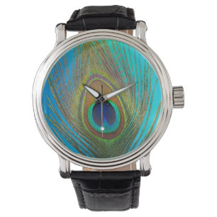 Nahaufnahme einer Pfauenfeder Armbanduhr