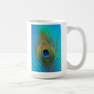 Nahaufnahme einer Pfauenfeder Kaffeetasse