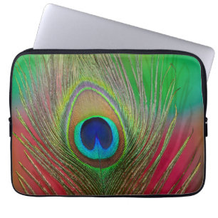 Nahaufnahme einer Pfauenfeder Laptopschutzhülle