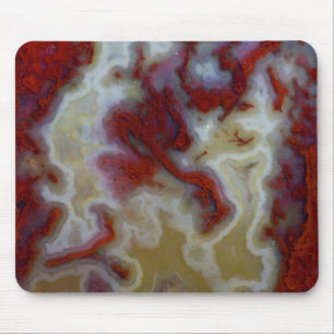 Nahaufnahme einer roten Moosachatplatte Mousepad